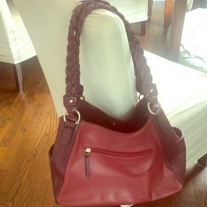 Beautiful red purse with tons of pockets